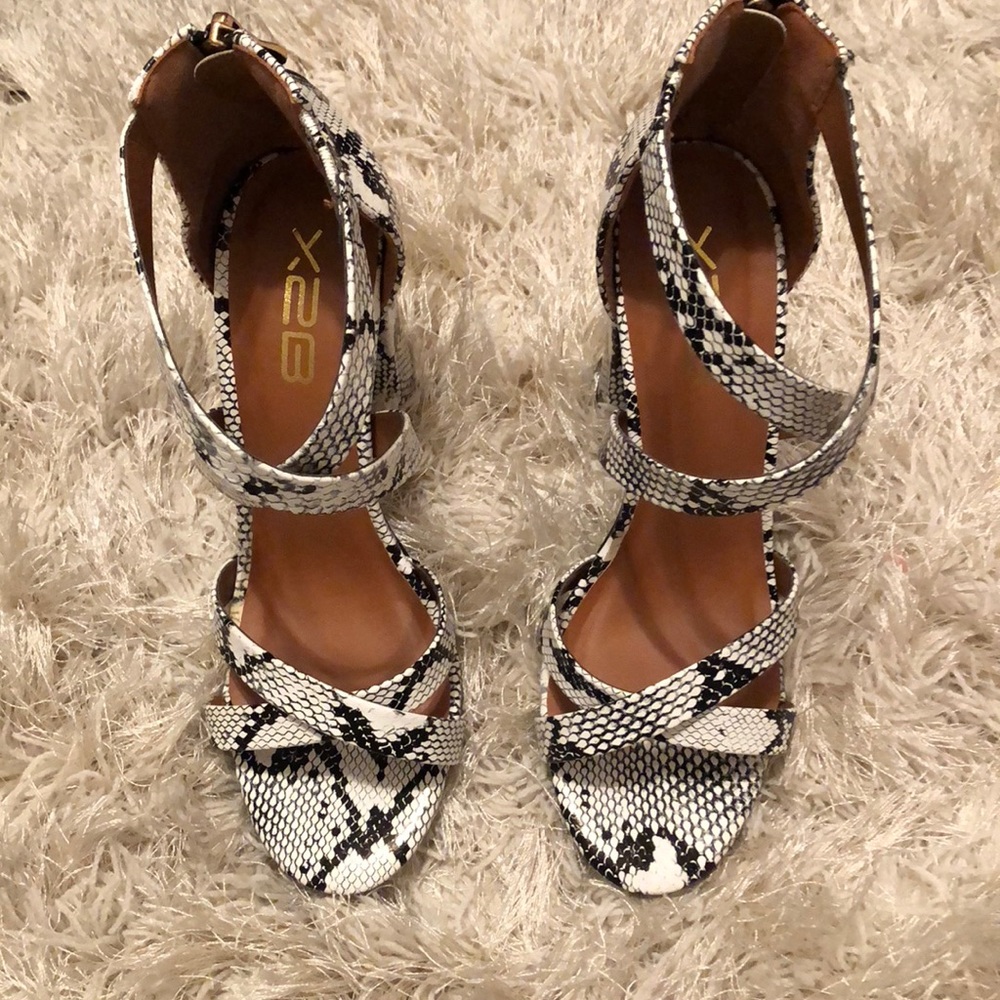 Snakeskin heels - Picture 2 of 3